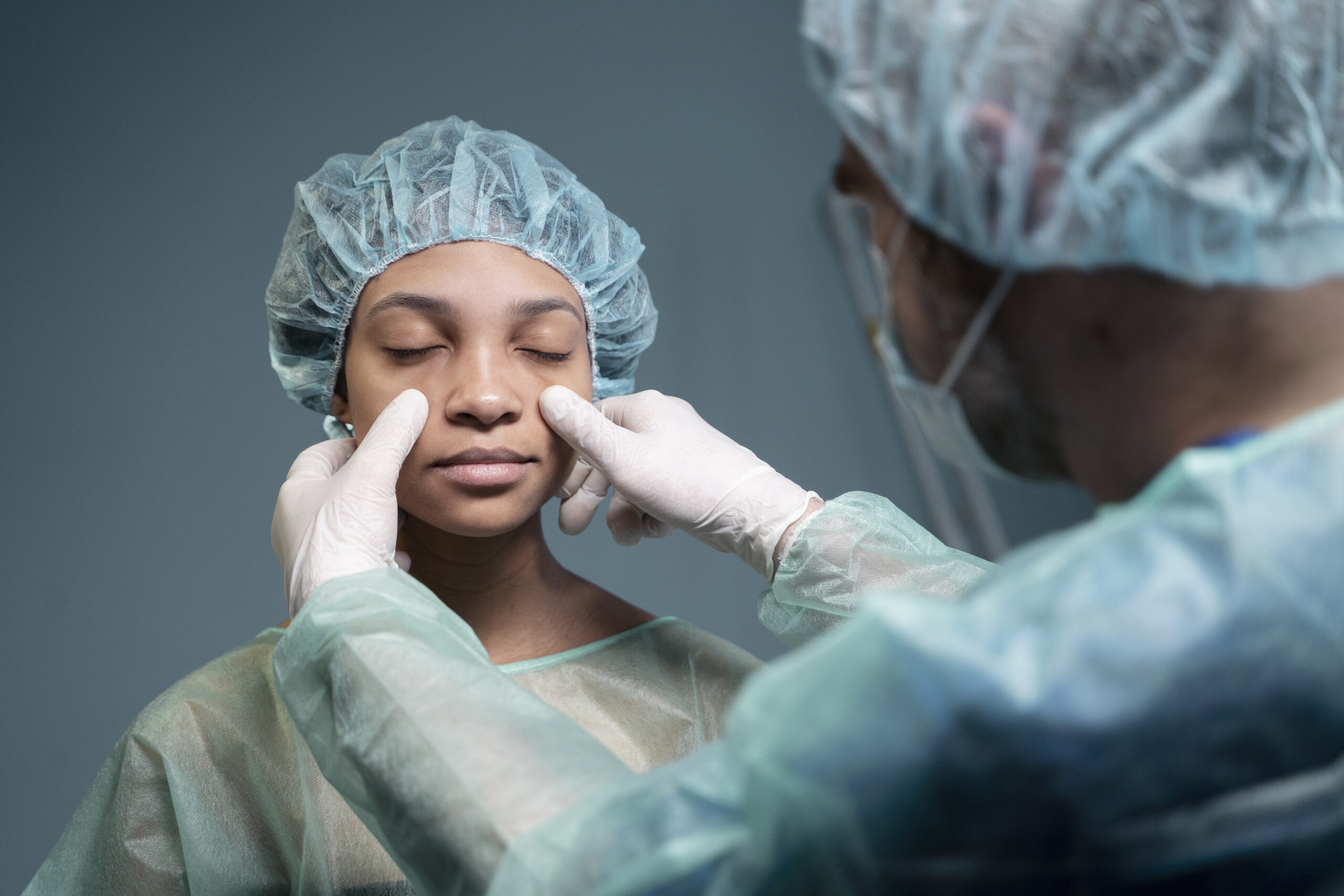 doctor-checking-patient-hospital